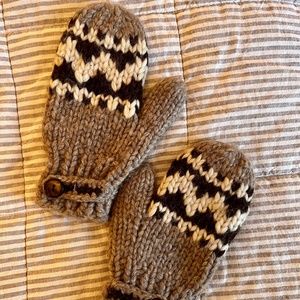 Cowichan mittens - ladies size M